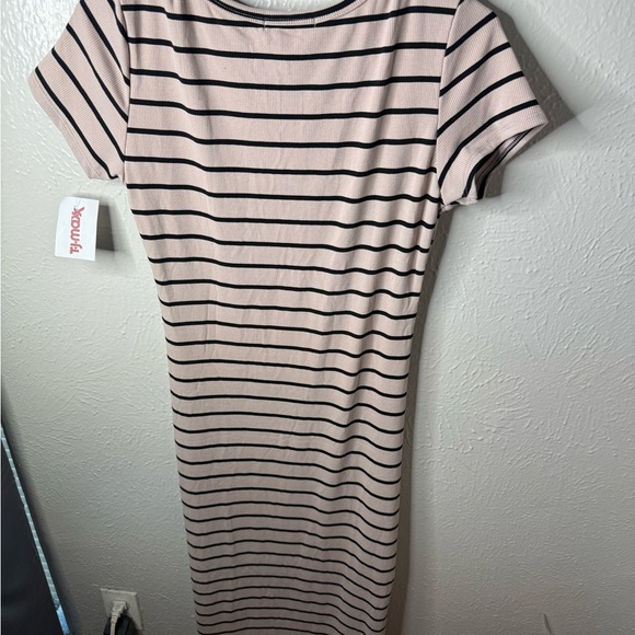 Elegant Striped Midi Dress in Black and Pink - Picture 2 of 4